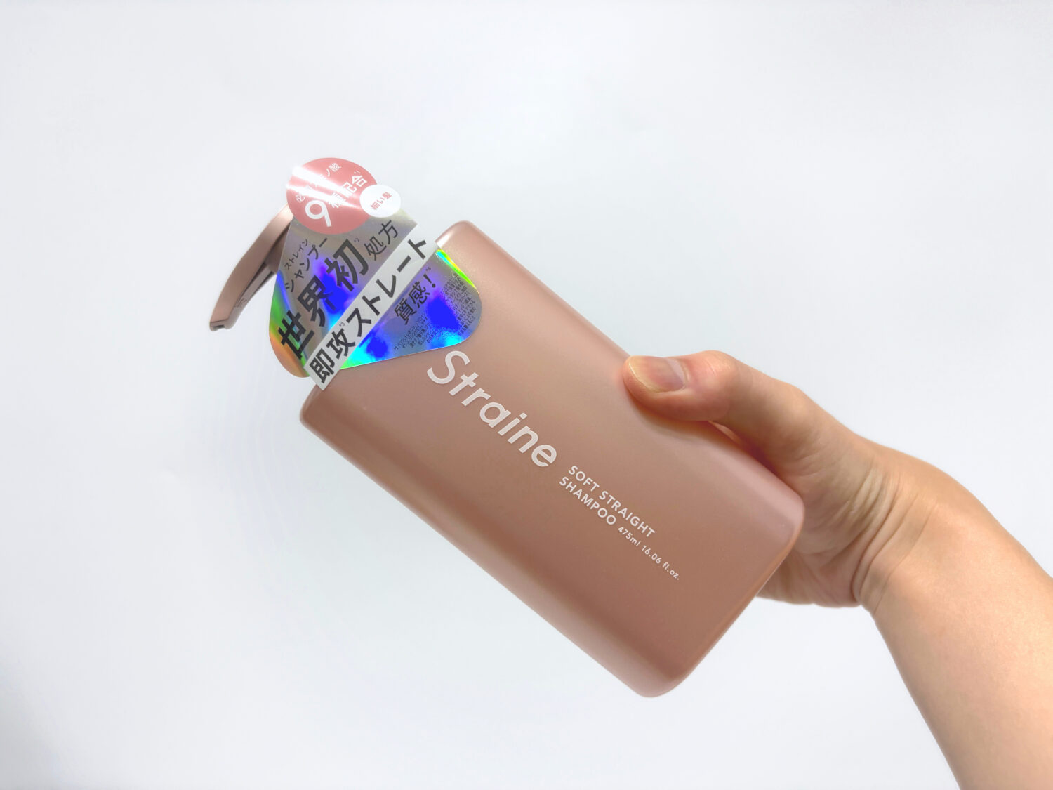 ストレイン ソフトを手に持ったところ（手持ち） 斜め