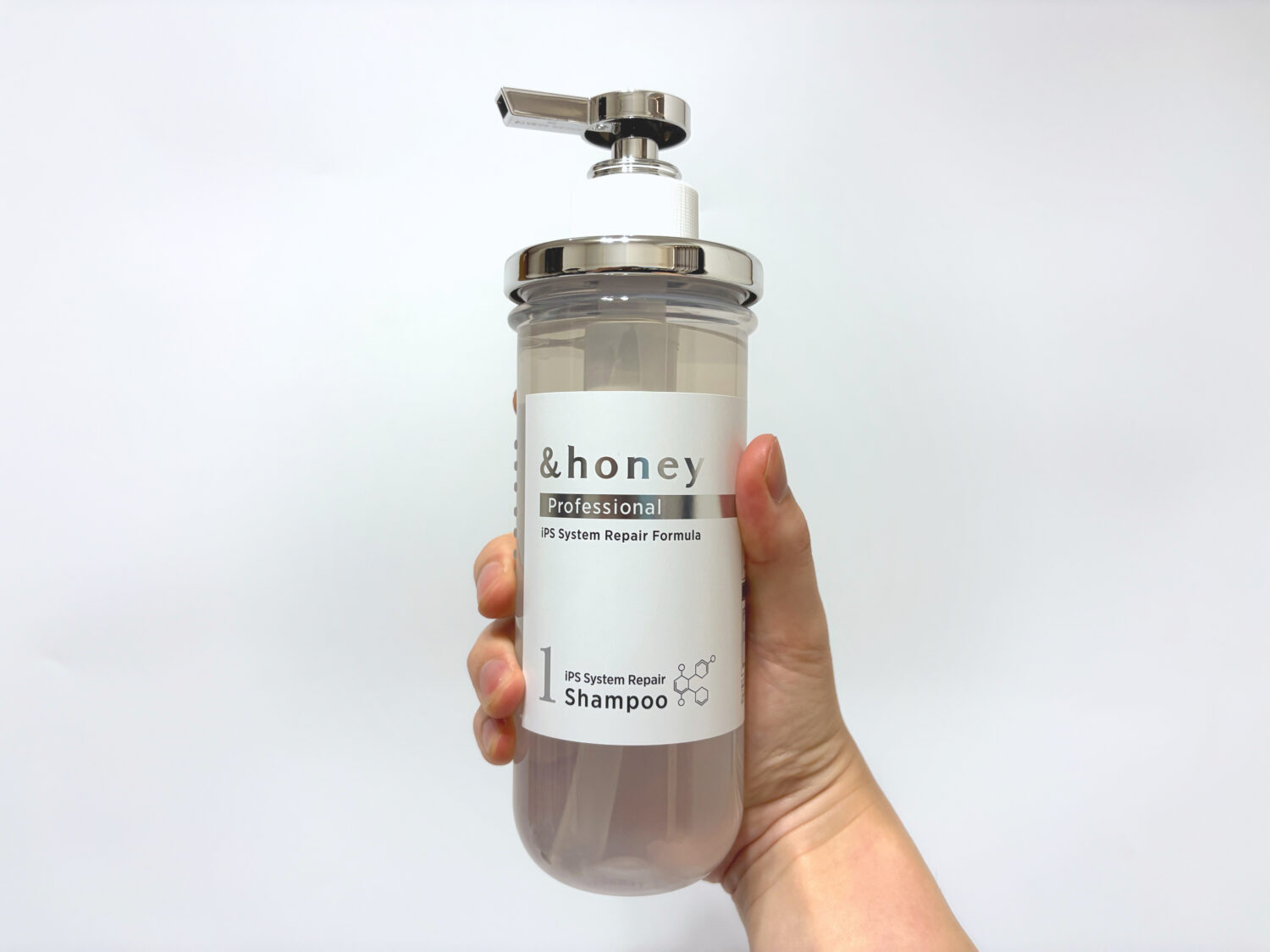 &honey Professional システムリペア シャンプー1.0 手に持つ 使用