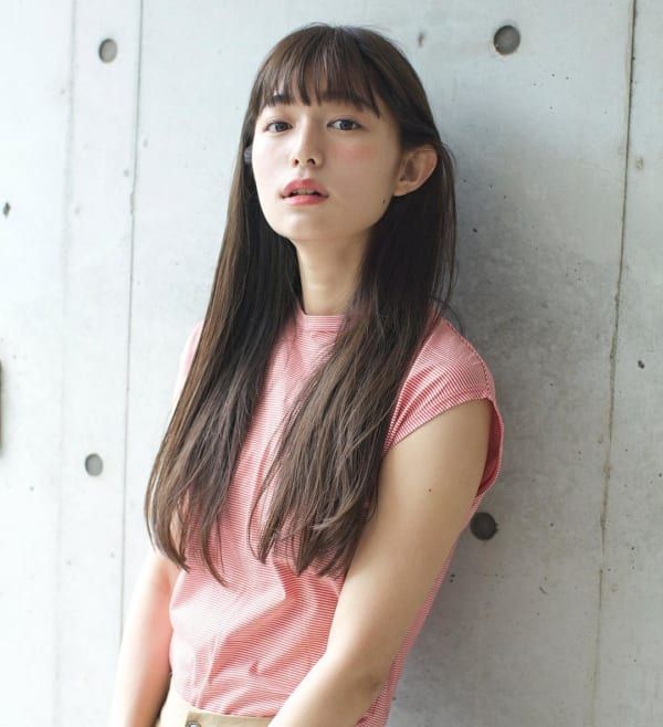顎が長い人に似合う髪型12選｜顎や顔の長さが強調される「ストレートヘア」